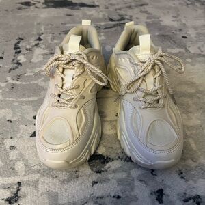 Beige/Off-White Sneakers